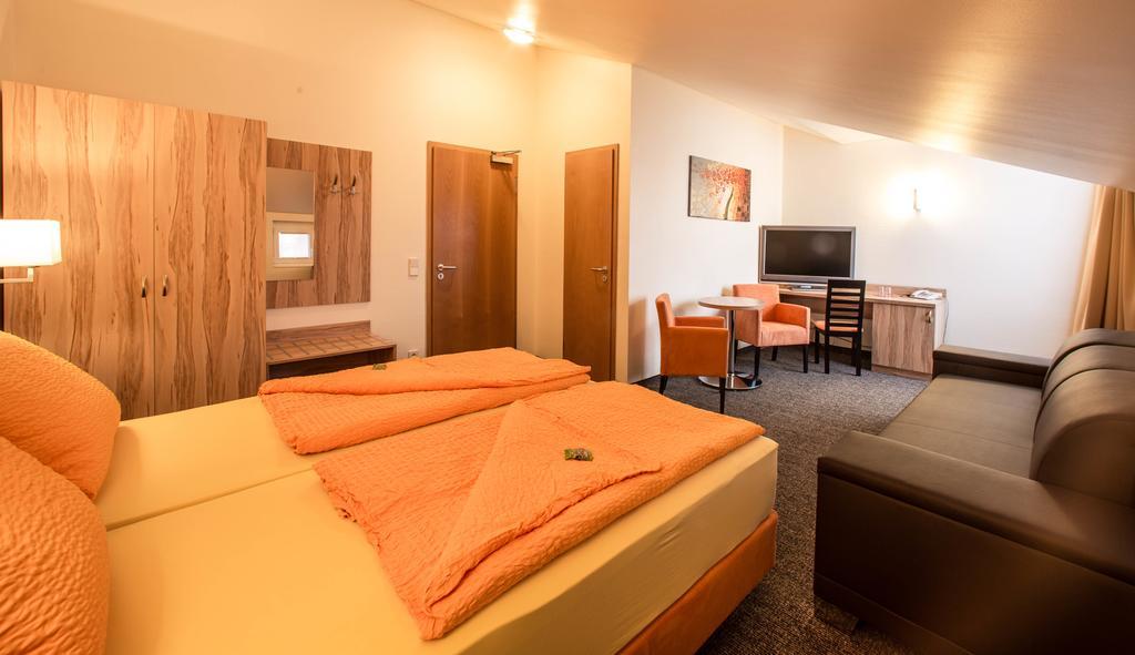 Hotel An Der Waldstrasse Gross-Zimmern Номер фото