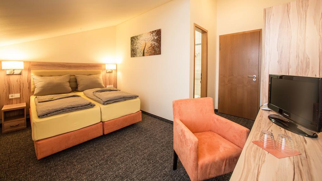 Hotel An Der Waldstrasse Gross-Zimmern Номер фото