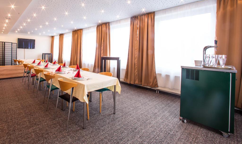 Hotel An Der Waldstrasse Gross-Zimmern Екстер'єр фото